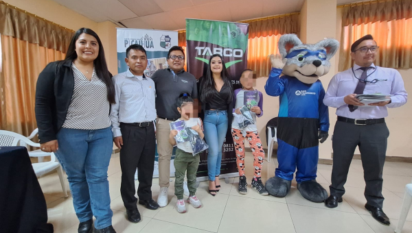 ENTREGA DE UNIFORMES DEPORTIVOS A LOS NIÑOS Y JÓVENES DE LA ESCUELA PERMANENTE DE BÁSKET DEL GADP PICAIHUA
